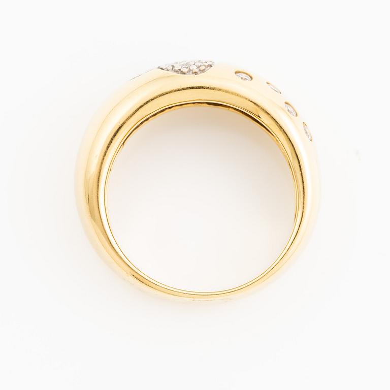 Ring in 18K gold set with round brilliant-cut diamonds.