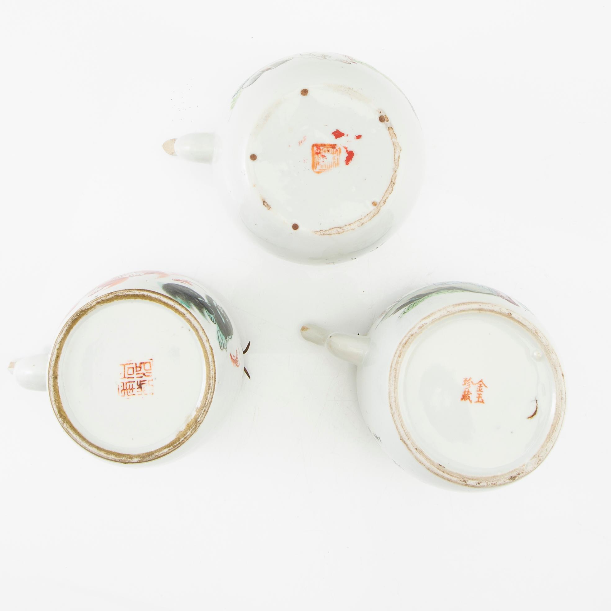 A set of three Chinese tea pots, 20th century.