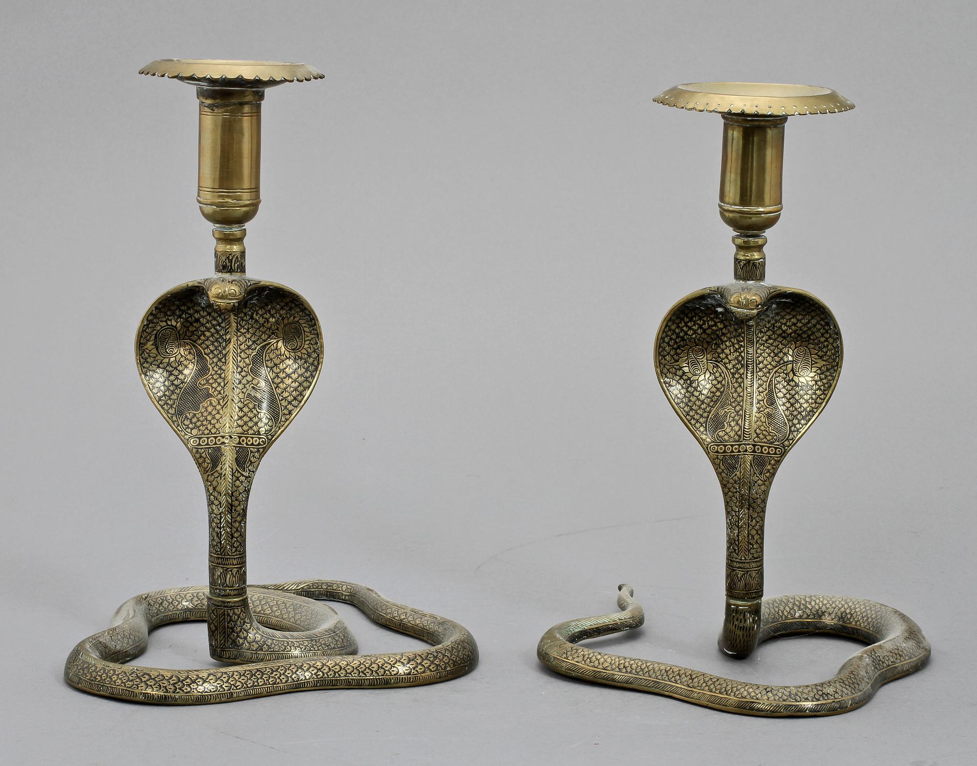 LJUSSTAKAR, ett par, gulmetall, orientaliska, 1900-tal.