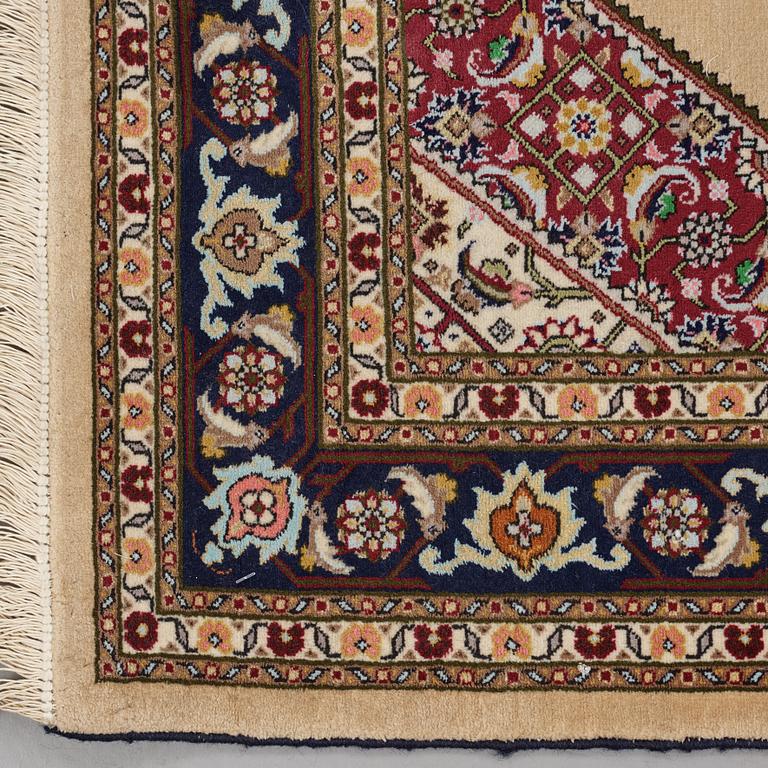 A rug old oriental, ca 140 x 96 cm.