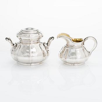 Sazikov, Sockerskrin och mjölkkanna, Kejserlig hovleverantörsstämpel Sazikov, S:t Petersburg 1860.