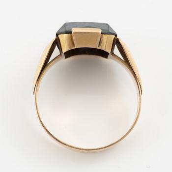 Claw ring, 14K gold with hematite.