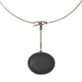 A Vivianna Torun Bülow Hübe silver necklace with a stone pendant, Stockholm 1964.