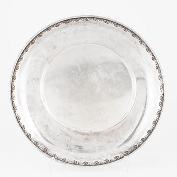 Quaker Silver Co, a large sterling silverd dish, North Attleborough, Massachusetts, USA 1926-59.