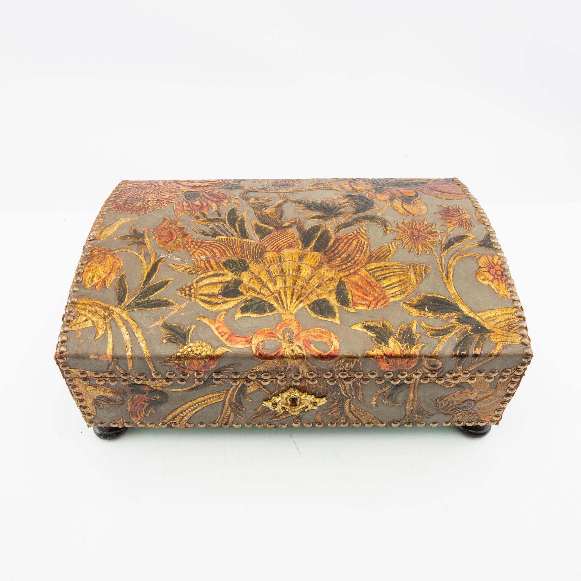 Casket in Baroque style, late 19th century.