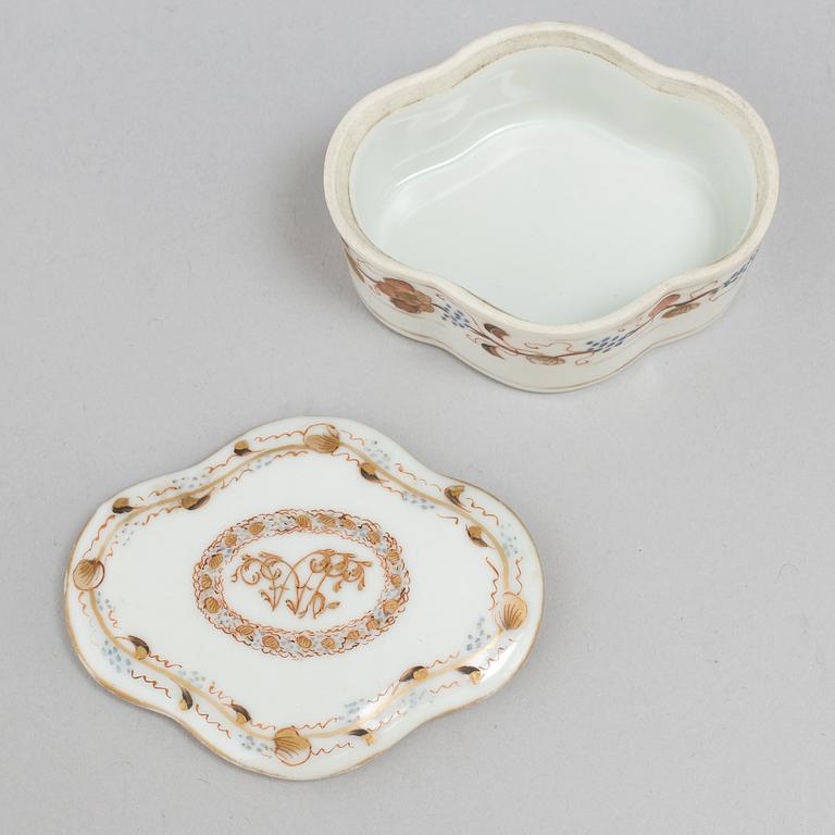 DOSA med LOCK, kompaniporslin. Qingdynastin, Jiaqing (1796-1820).