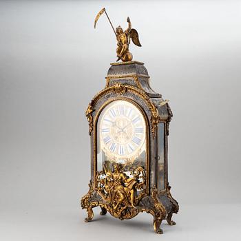 A French mantle clock, 19th century.