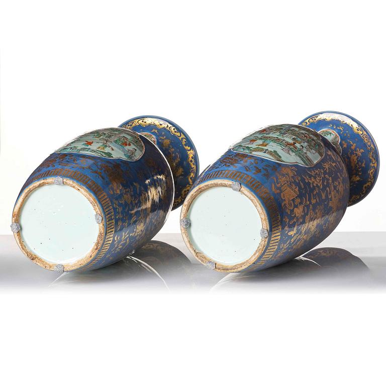 A pair of gilded famille verte vases, late Qing dynasty, 19th Century.