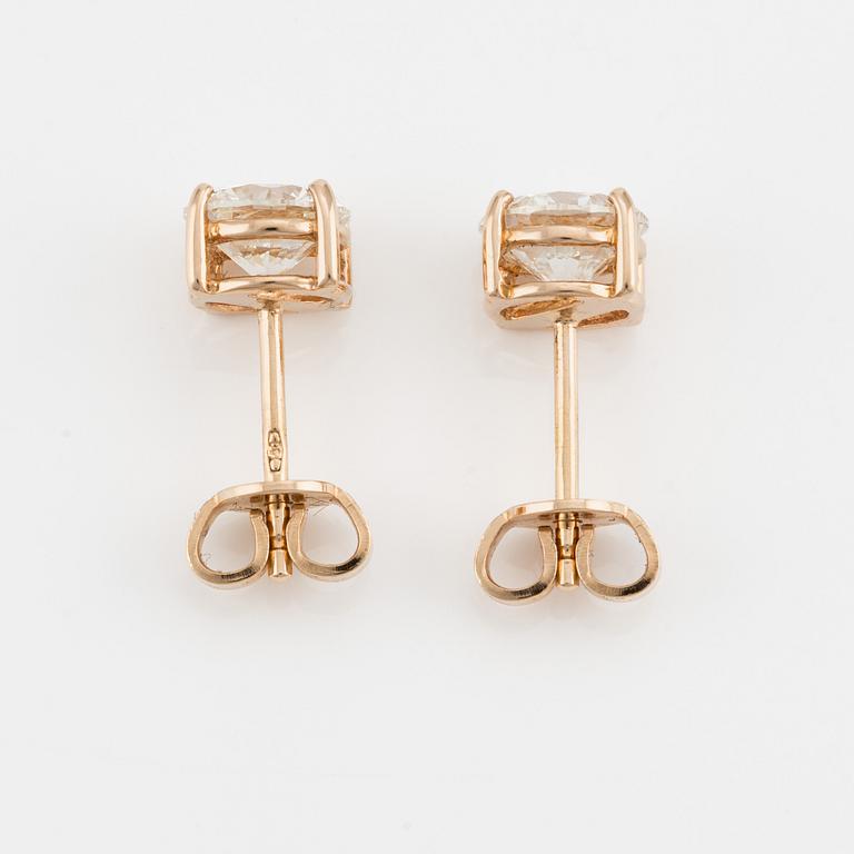 Earrings with brilliant-cut diamonds, including a GIA report.