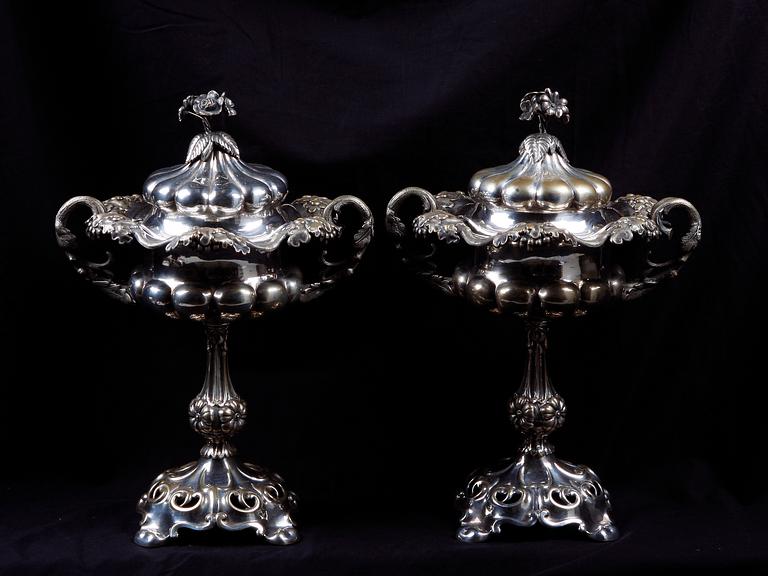 UPPSATSSKÅLAR, ett par. Nysilver. Nyrokoko, AG Dufva. 1800-talets andra hälft.