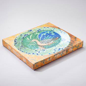 FAT, porslin, signerad DF, stämpelmärkt Hubertus Pro Arte 1993, Arabia Finland.