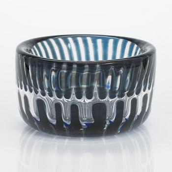 A glass bowl "Ariel" by Ingeborg Lundin for Orrefors. Signed and numbered.