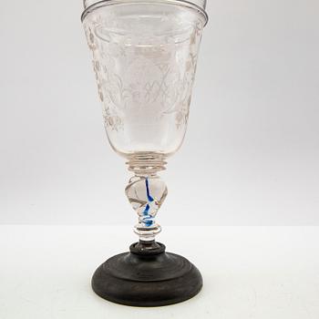 Cup with lid, glass, 18th century.