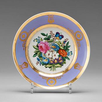 239. A Russian Empire dinner plate, Popov porcelain manufactory, early 19th Century.