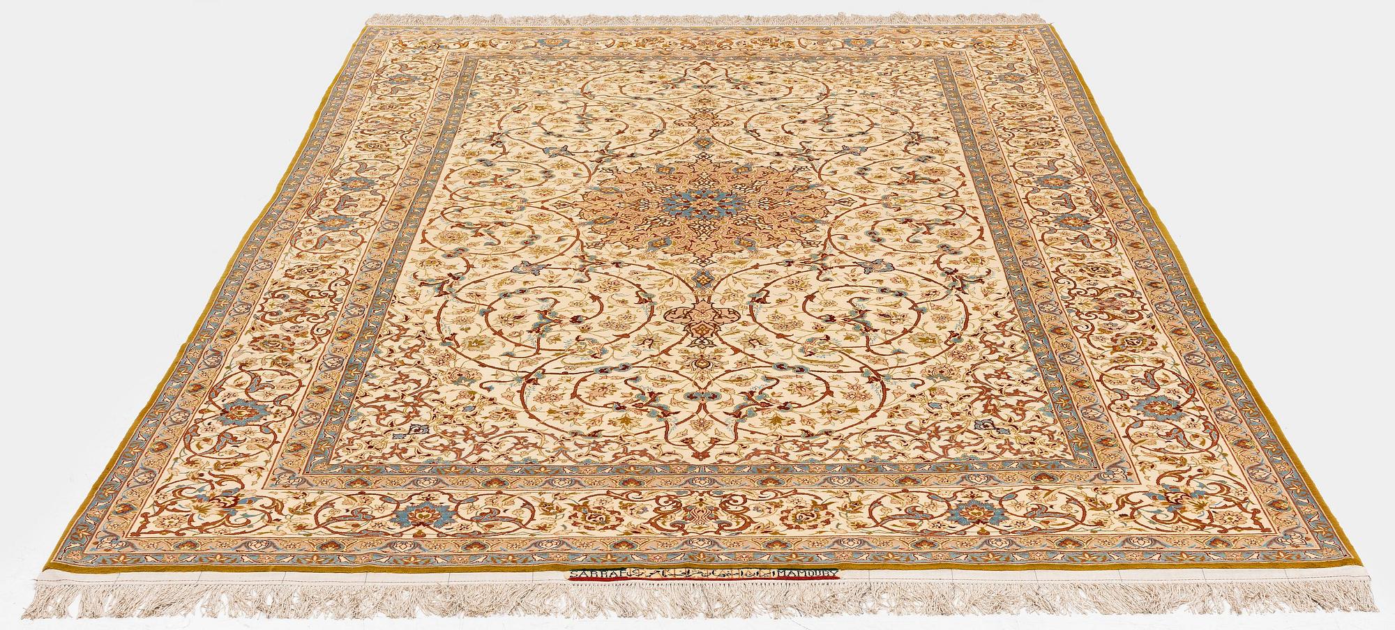 Matta, semiantik Isfahan, centrala Persien, part silk, signerad Sarraf Mamoury, ca 315 x 193 cm.