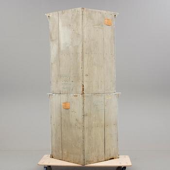 HÖRNSKÅP, 1800-talets början.