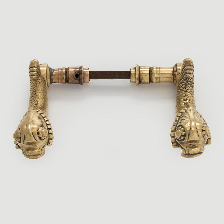 Armas Lindgren, A pair of 1920s brass door handles.