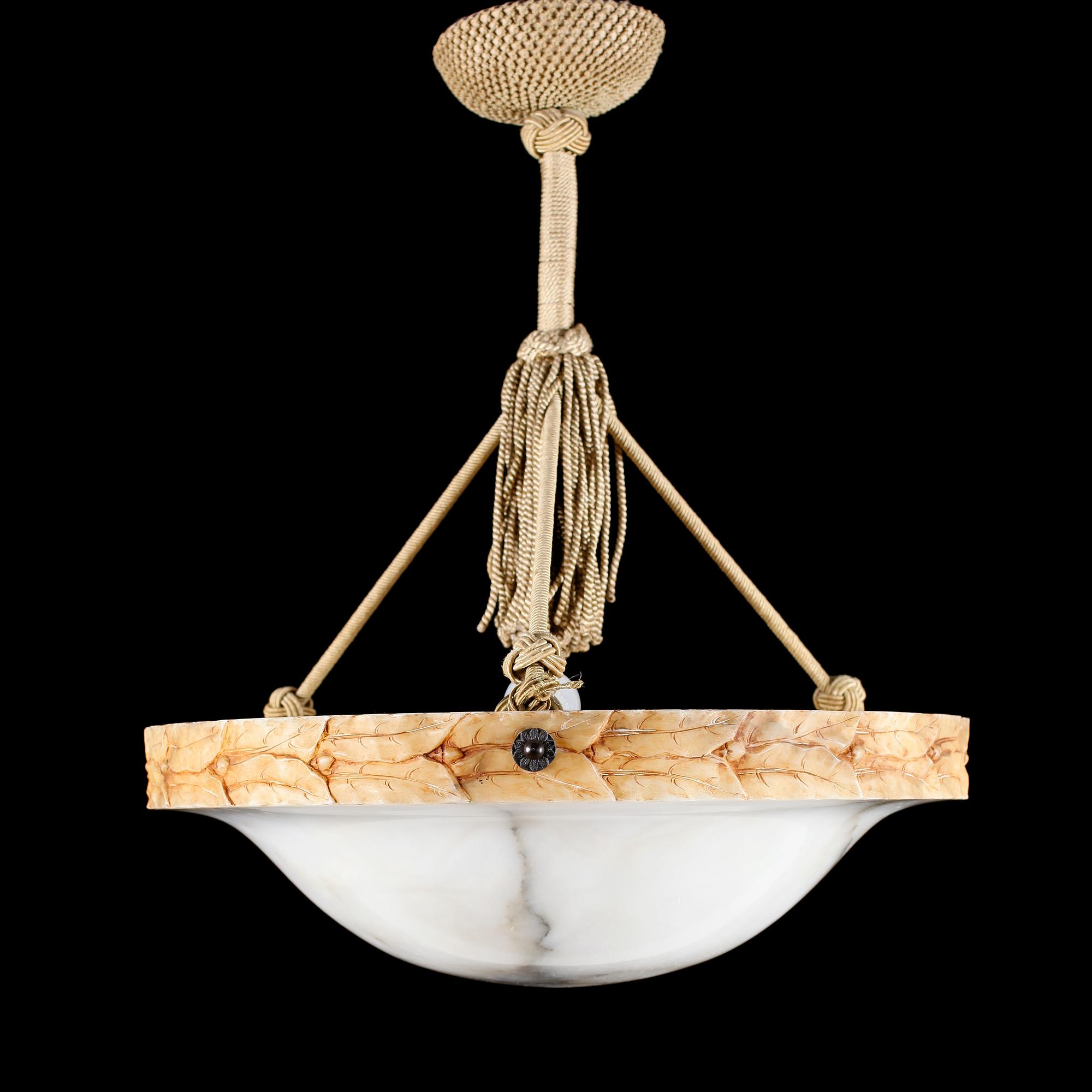 TAKAMPEL, alabaster, 1900-talets första hälft. Höjd ca 50 cm.