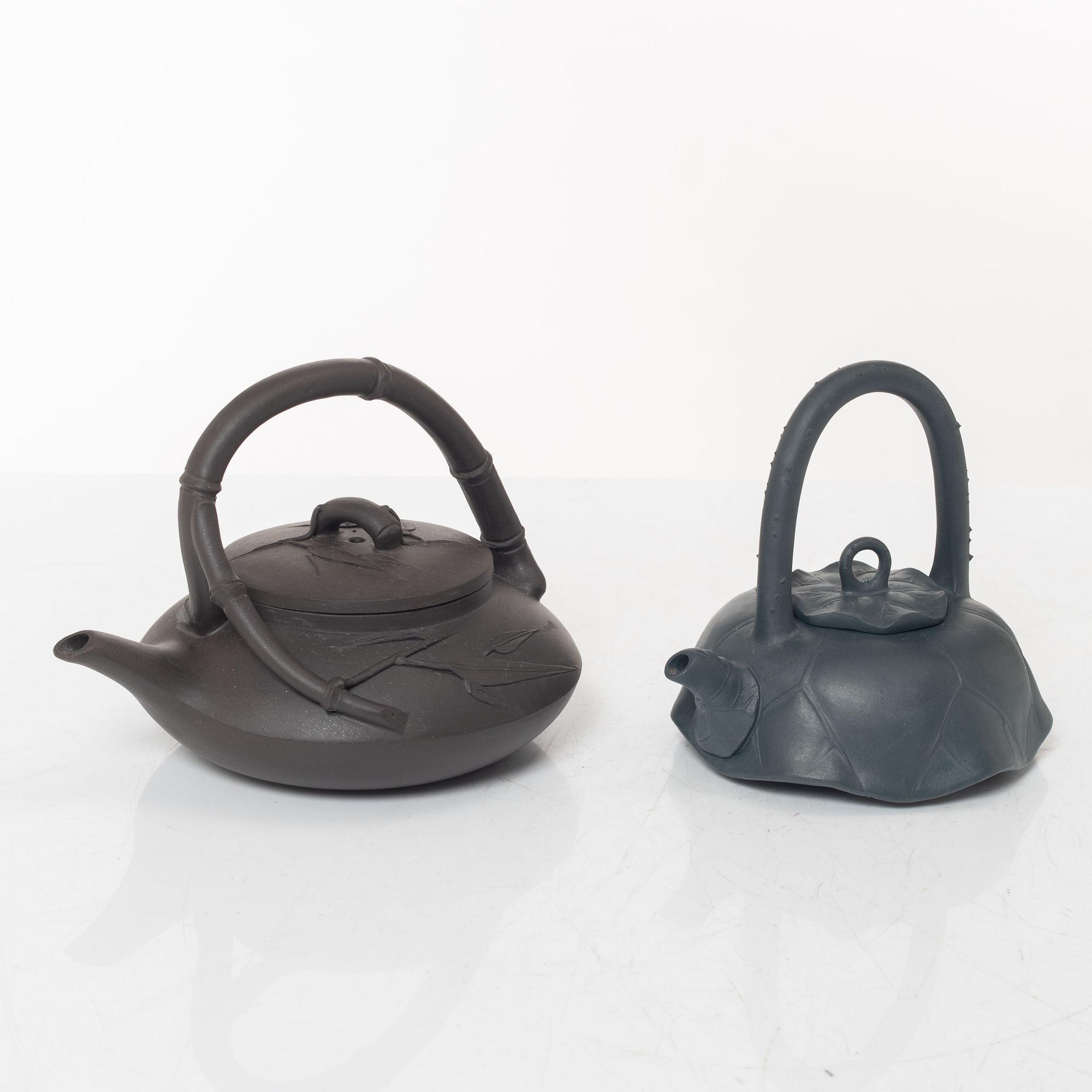 Two Chinese yixing ware teapots, 20th century.
