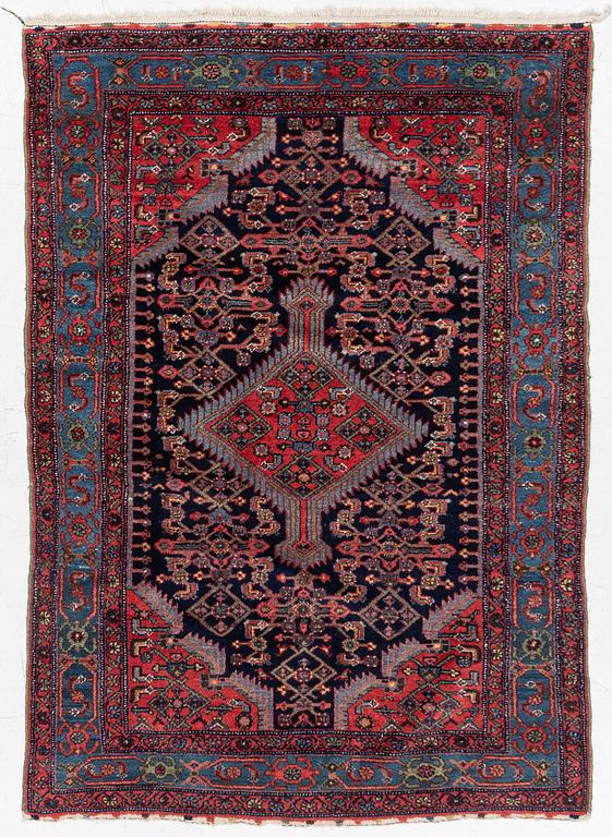 Matta, antik Hamadan, nordvästra Persien, ca 190 x 132 cm.