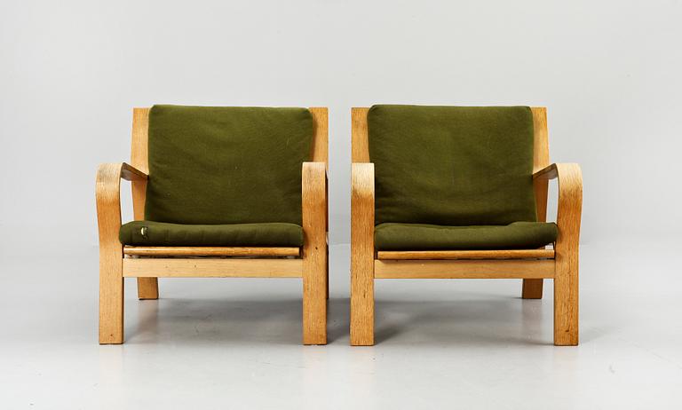 KARMSTOLAR, 2 + 1 st, "GE-671"-serien, Hans J Wegner, Getama, brännstmpl.