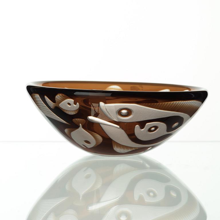 Vicke Lindstrand, a unique blasted overlaid glass bowl, Kosta 1950's-60's.