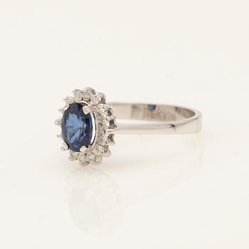 Ring, 18k vitguld med safir och diamanter.