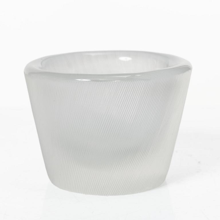 Tapio Wirkkala, Plate, “Lehti”, and bowl, Iittala.