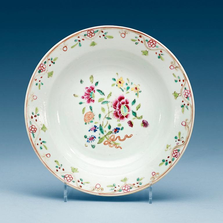 A set of eight famille rose dessert dishes, Qing dynasty, Qianlong (1736-95).