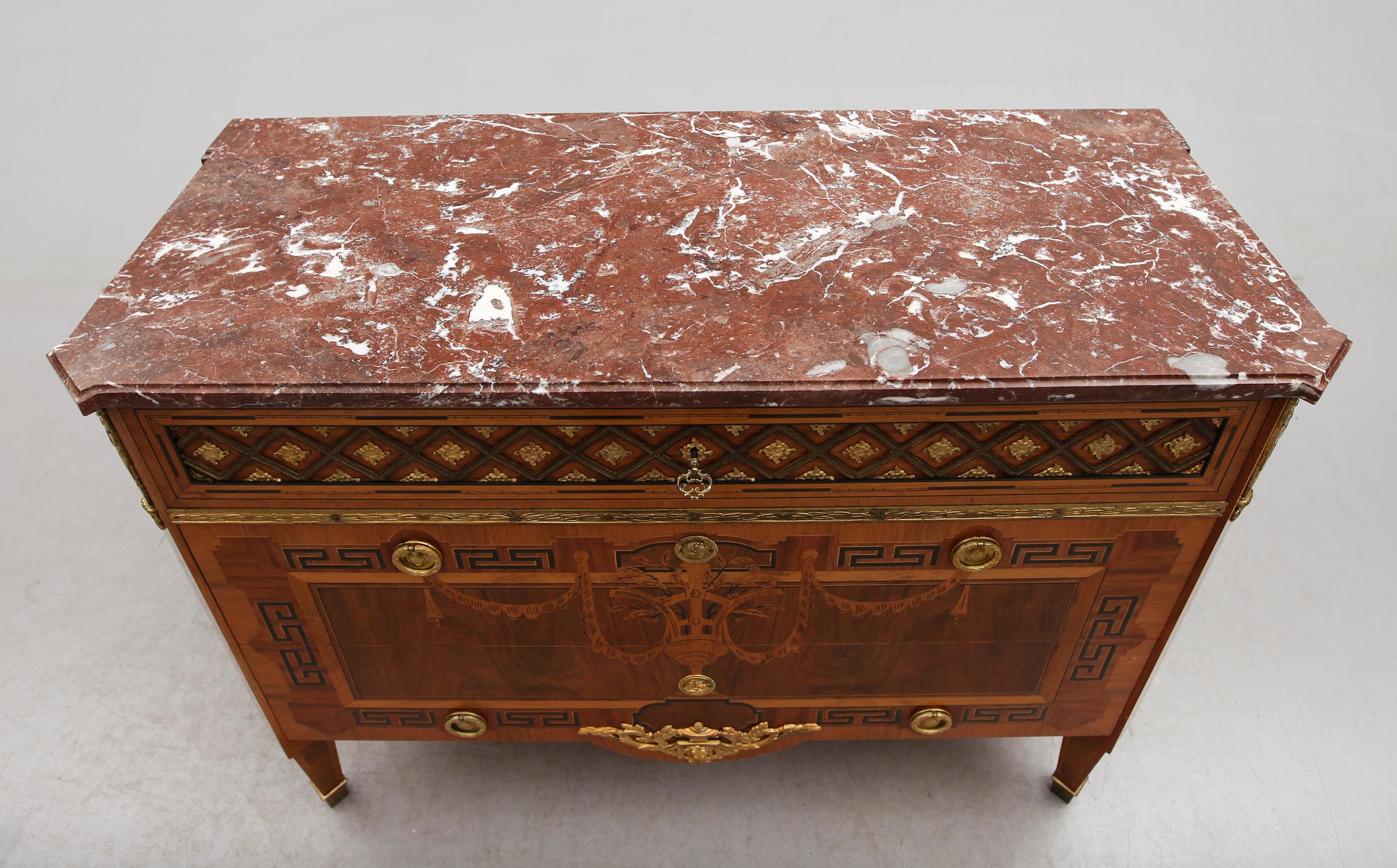 BYRÅ, gustaviansk stil, 1900-talets andra hälft.