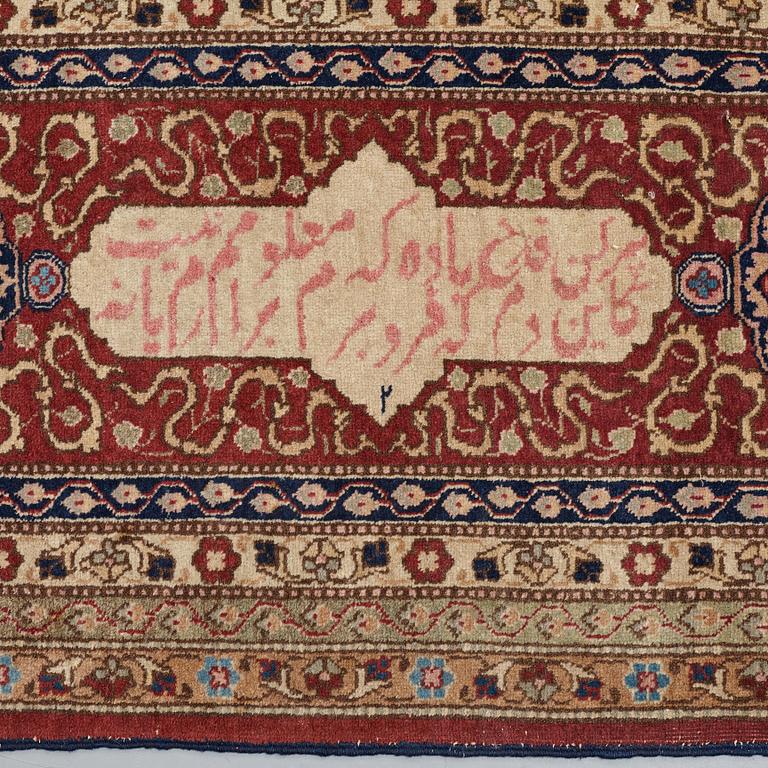 MATTO, a semi-antique Tabriz, ca 466 x 328,5 cm.