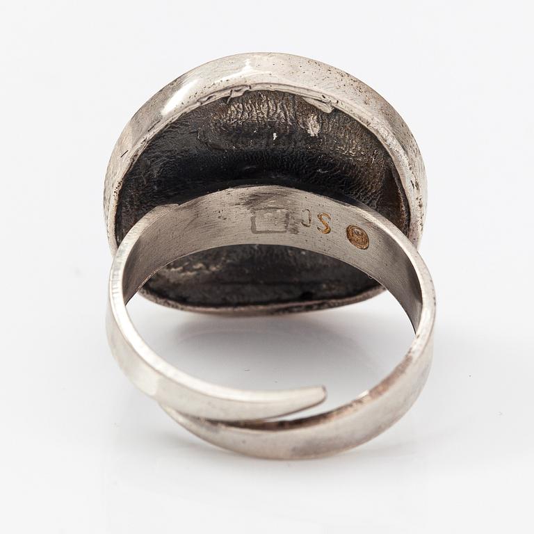 Jorma Laine, Ring "Chic", siver. Turun Hopea. Åbo.