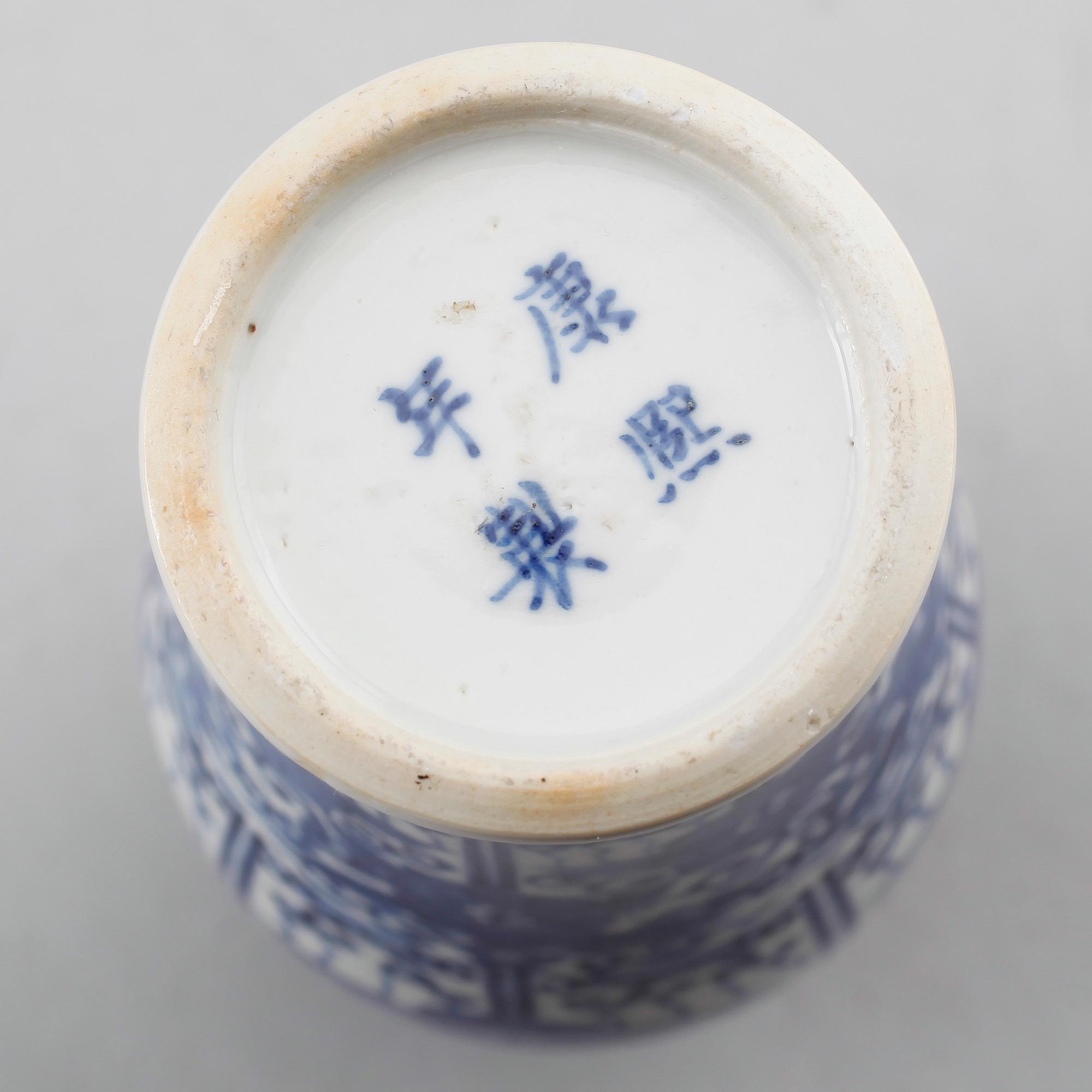 VASER, 2 st, porslin, Kina, sannolikt 1800-tal.