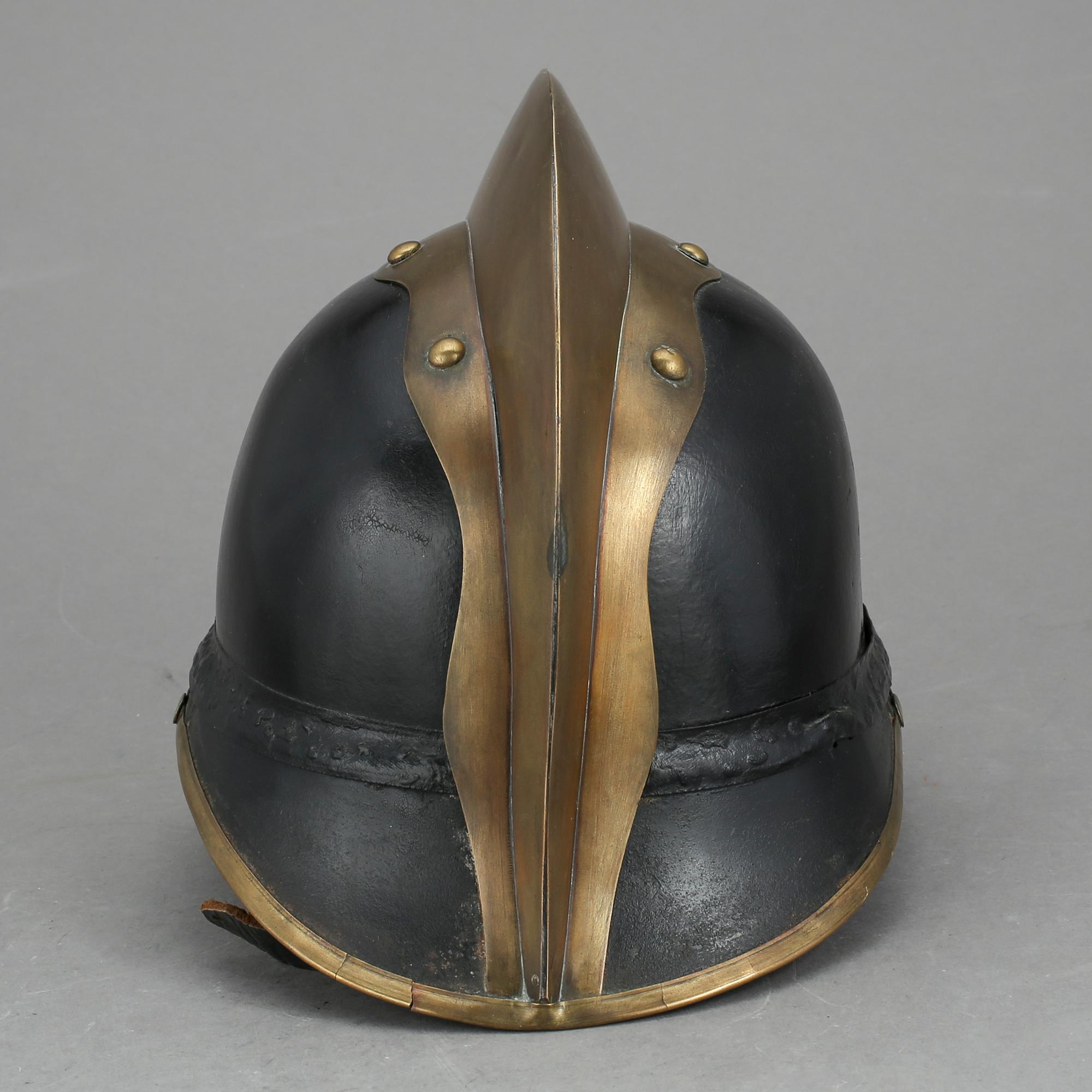 BRANDHJÄLM, för det svenska brandförsvaret, omkring 1900.
