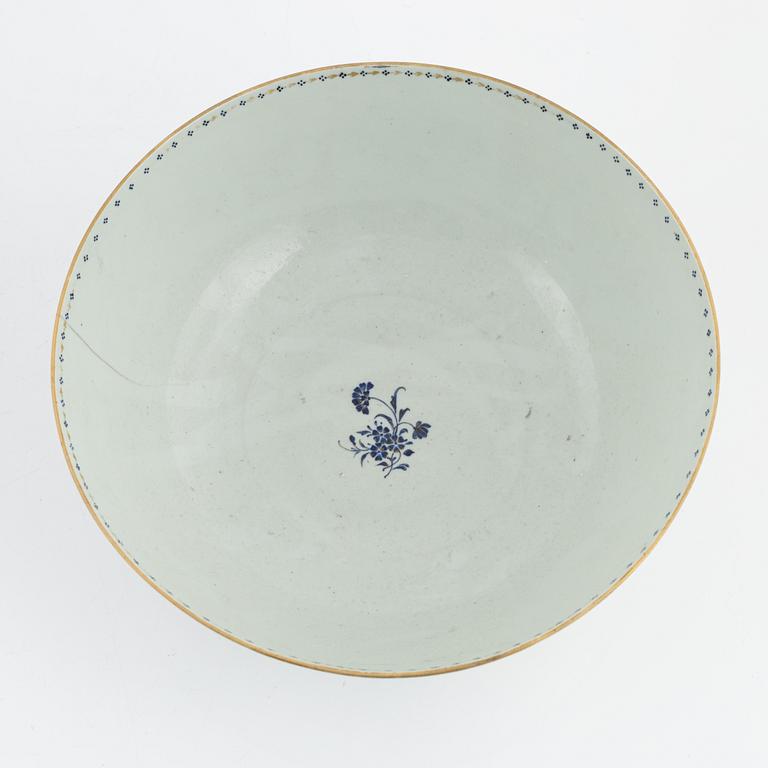 A punch bowl and plate, porcelain, China, Qing Dynasty, Qianlong (1736-95).