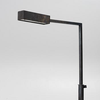 Golvlampa, "Atley", Vaughan Lightning, samtida.