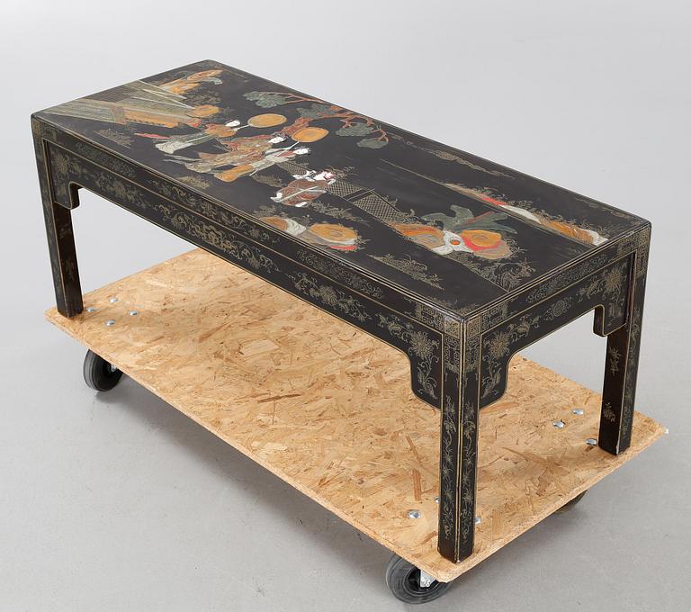 A chinese coffe table from the early 20th century.