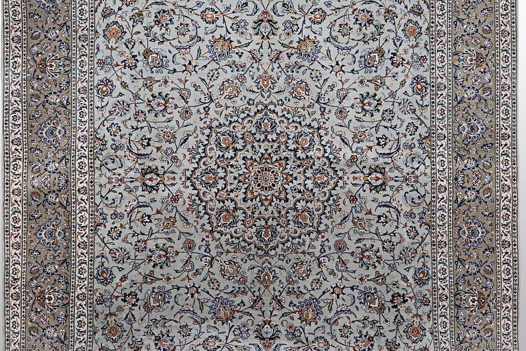 A carpet, Kashan, signed Fani, ca 420 x 300 cm.