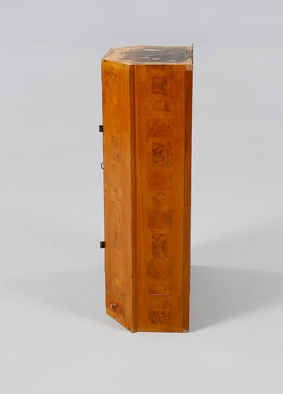 HÄNGSKÅP, 1800-tal.