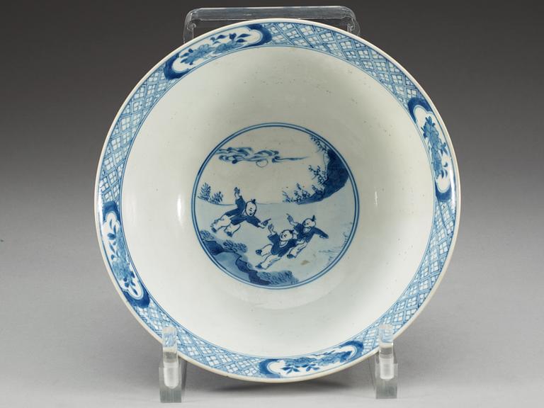 A blue and white bowl with Chenghua six character mark. Qing dynasty, Kangxi (1662-1722).