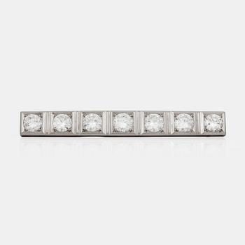 670. A old-cut diamond brooch. Total carat weight circa 9.00 cts. Diamond sizes ranging from approximately 1.25 to 1.85 cts.