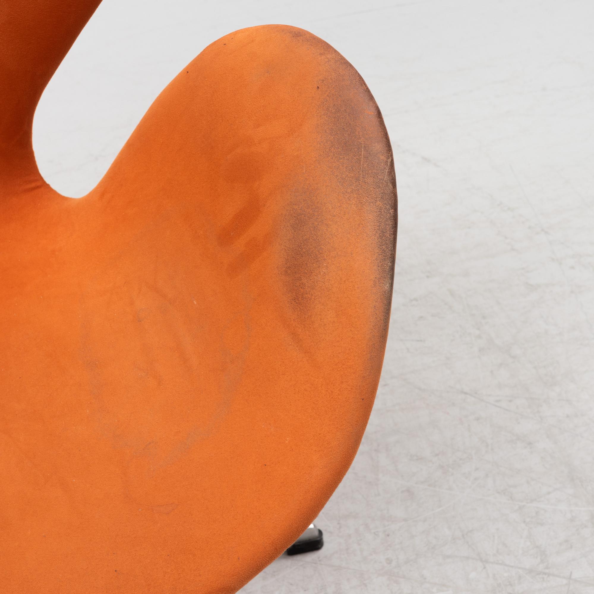 A 'Swan' swivel lounge chair by Arne Jacobsen, designed 1958.