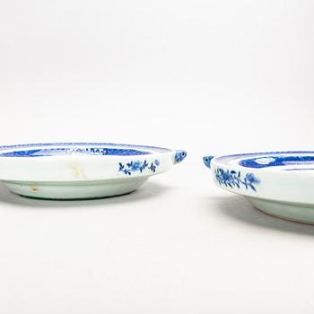 Heating plate, a pair, porcelain. Qing Dynasty, Jiaqing (1796-1820).