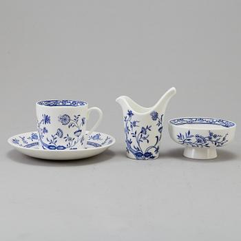 STIG LINDBERG, 33 servisdelar, porslin, "Dresden", Gustavsberg.