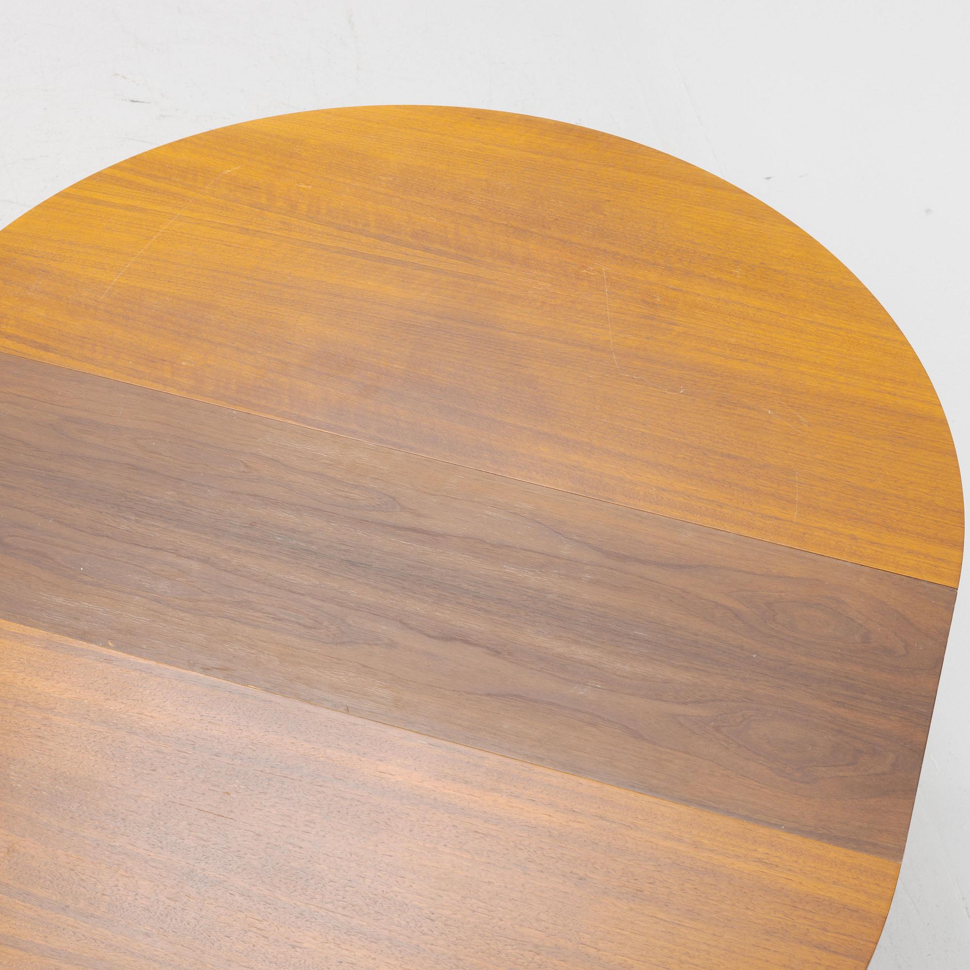 Dining table, Gustavian style, second half of the 20th century.