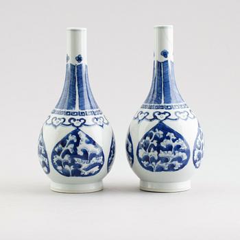 VASER, 1 par, porslin, Kina, sannolikt 1800-tal.