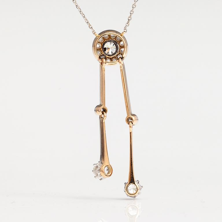 A platinum and yellow gold necklace with old cut diamonds ca. 1.00 ct in total and rose cut diamonds.