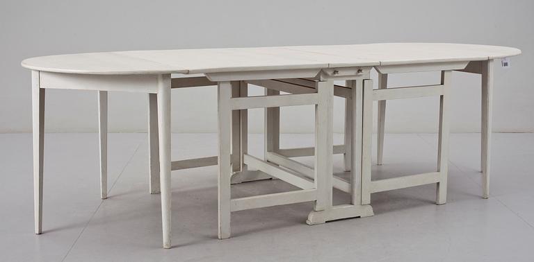 SLAGBORD samt HALVMÅNEBORD, 3 delar, gustaviansk stil, 1800-tal.