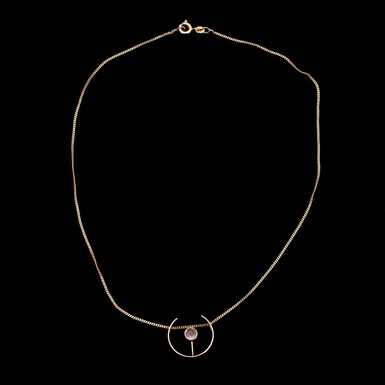 HÄNGE, guld 14K, cabochonslipad rosenkvarts. Elis Kauppi Kupittaan Kulta, Åbo 1961. Vikt 3,2 g.