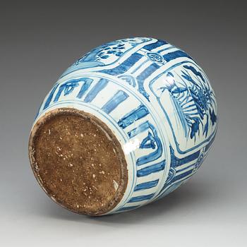 A large blue and white jar, Ming dynasty, Wanli (1573-1620).